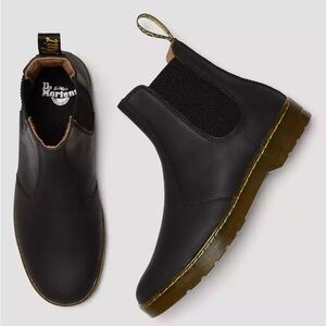 DR MARTENS • BLACK • HARREMA LIGHT LEATHER CHELSEA BOOTS